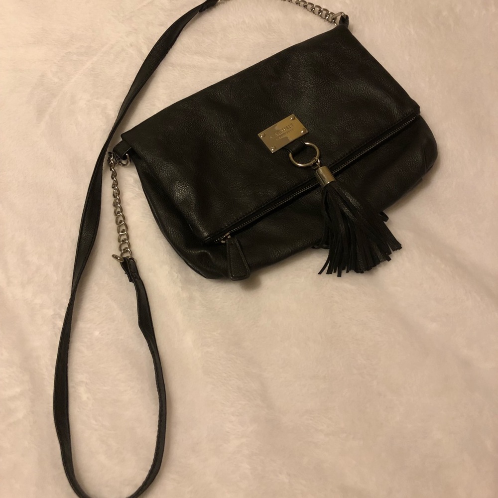 BLACK LEATHER CROSSBODY BAG